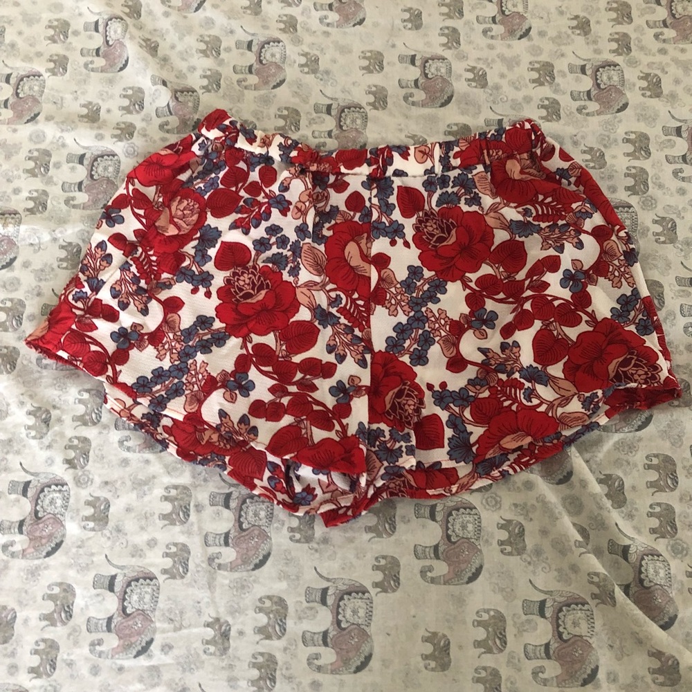 *DONATING SOON* Floral shorts